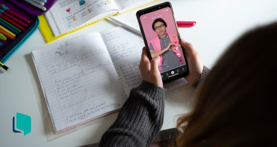 Recursos educacionais digitais no ensino de inglês: vantagens para quem aprende e quem ensina